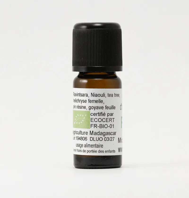 Huiles essentielles de Ravintsara, Niaouli, Tea Tree, Hélichryse, Pinus Kessia, Goyave et Eucalyptus Citronnellol.