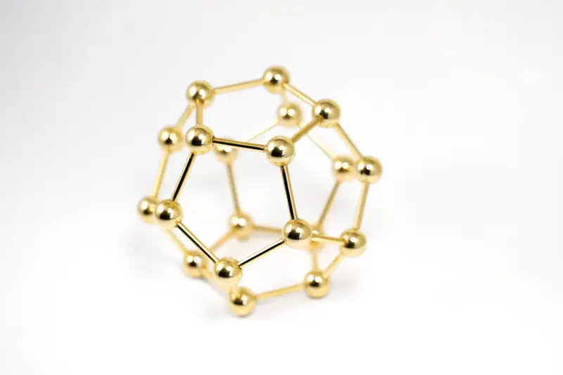 Structure du dodécaèdre avec ses pentagones réguliers