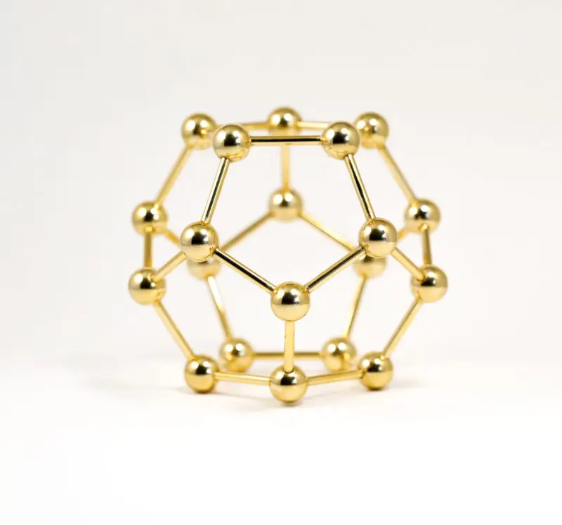 Structure du dodécaèdre avec ses pentagones réguliers