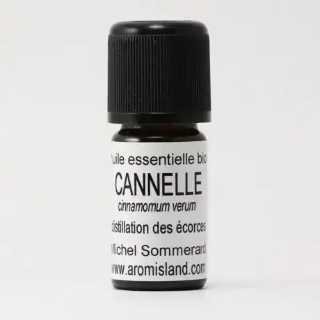 Flacon d' Huile Essentielle de Cannelle Écorce Bio ( Cinnamomum verum ) , distillation pure et biologique.