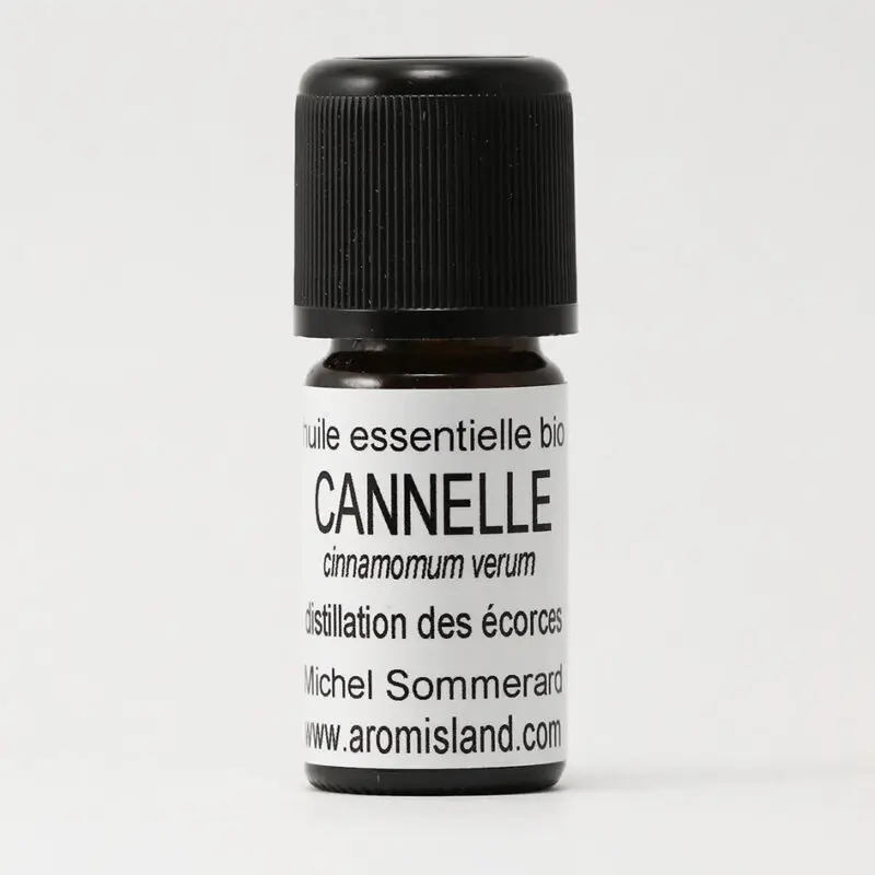 Flacon d' Huile Essentielle de Cannelle Écorce Bio ( Cinnamomum verum ) , distillation pure et biologique.