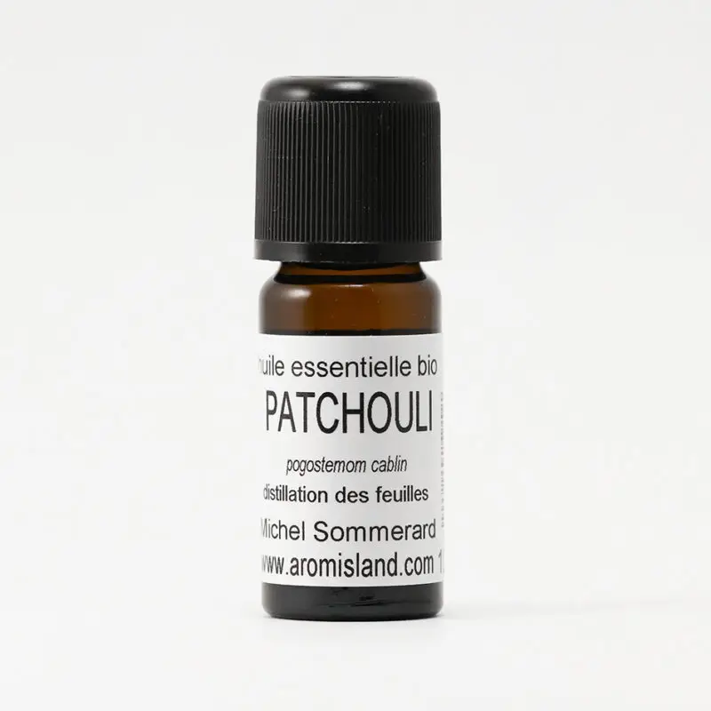 Flacon d’Huile Essentielle de Patchouli Bio (Pogostemon cablin), distillation pure et biologique.