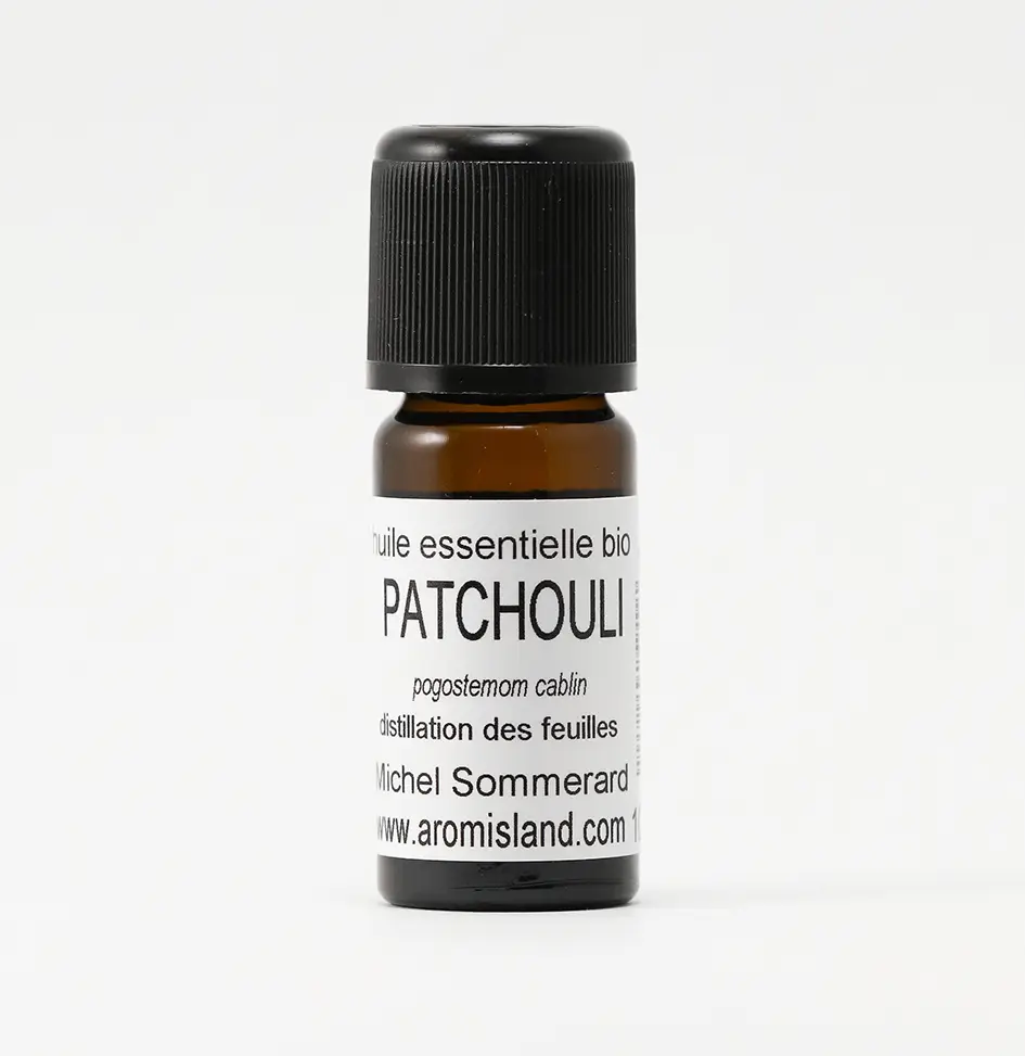 Flacon d’Huile Essentielle de Patchouli Bio (Pogostemon cablin), distillation pure et biologique.