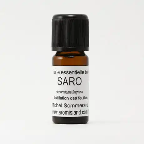 Flacon d' Huile Essentielle de Saro Bio ( Cinnamosma fragans ) , extrait pur et bio de Madagascar.