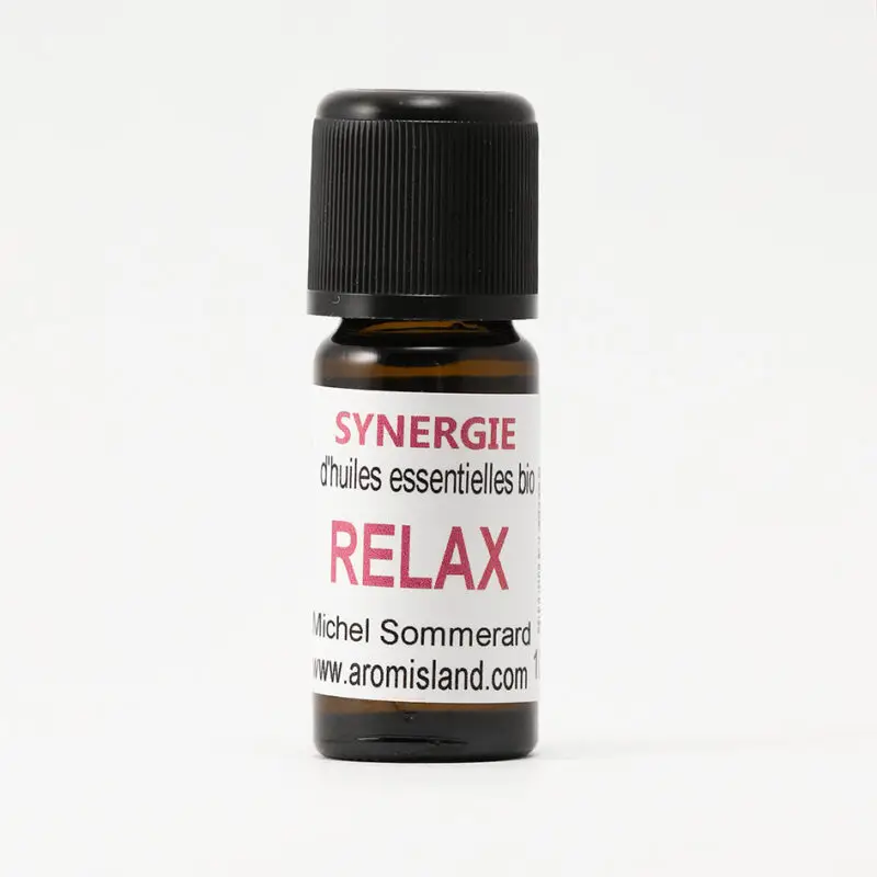 Flacon de Synergie Relax Apaisement et Sérénité, mélange d’huiles essentielles bio aux notes fruitées et florales.